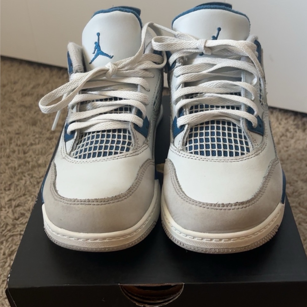 Used Jordan 4 Kids size 3y
